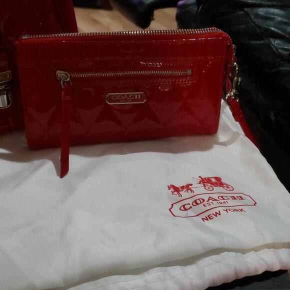 Coach Poppy Collection patent red leather purse & wristlet - Picture 3 of 8